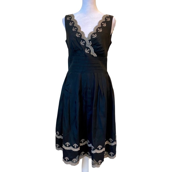 Ann Taylor Dresses & Skirts - Ann Taylor Black Silk Metallic Gold Lace Scalloped Trim A-Line Dress Size 2
